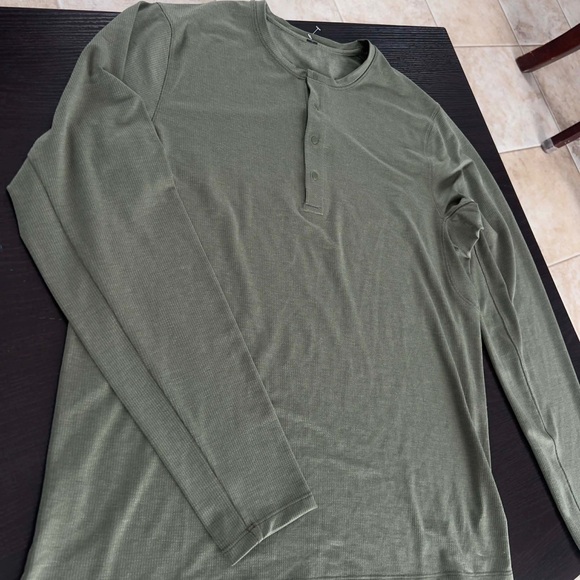 Lululemon Men’s Sage Green Heathered Long Sleeve Shirt Gorpcore Henley - Picture 4 of 5